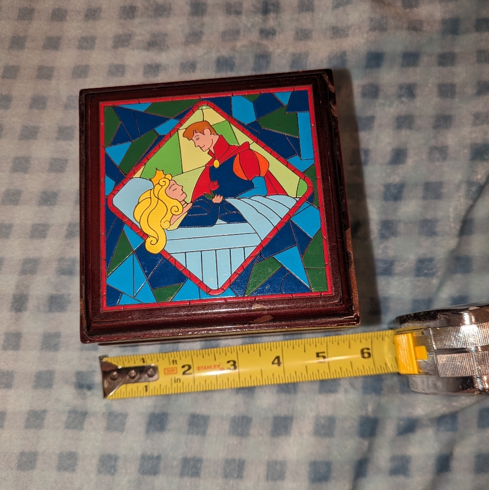 Disney's Sleeping Beauty 2011 keepsake box & Mickey Magnet